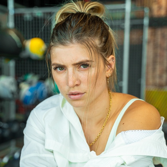 Meet your Posher, Aurélia - Picture 1 of 1